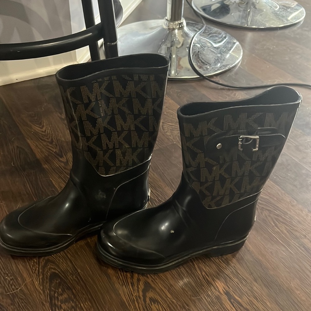 Michael Kors Rainboots —USED -- SZ7